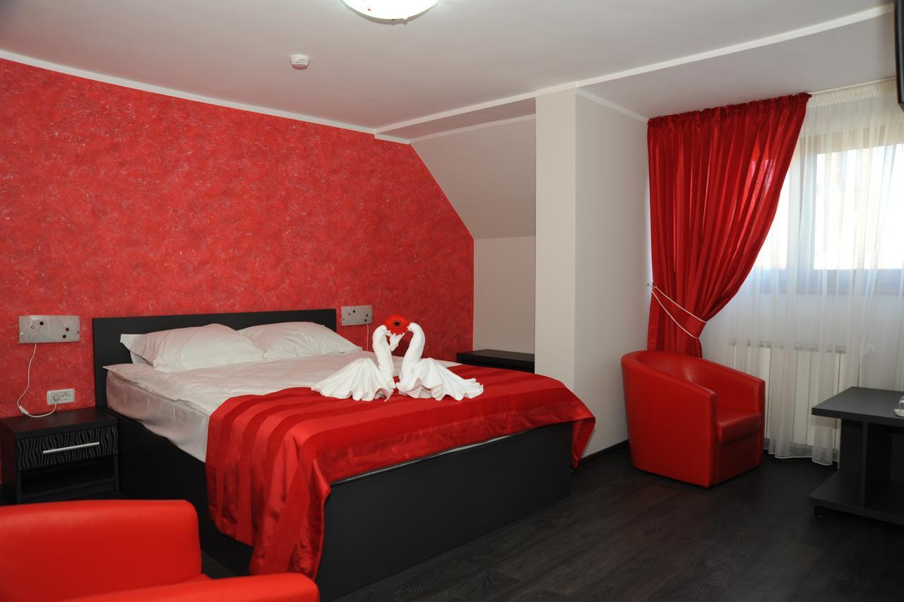 Bed and Breakfast Castelul De Smarald à Pangaracior Extérieur photo