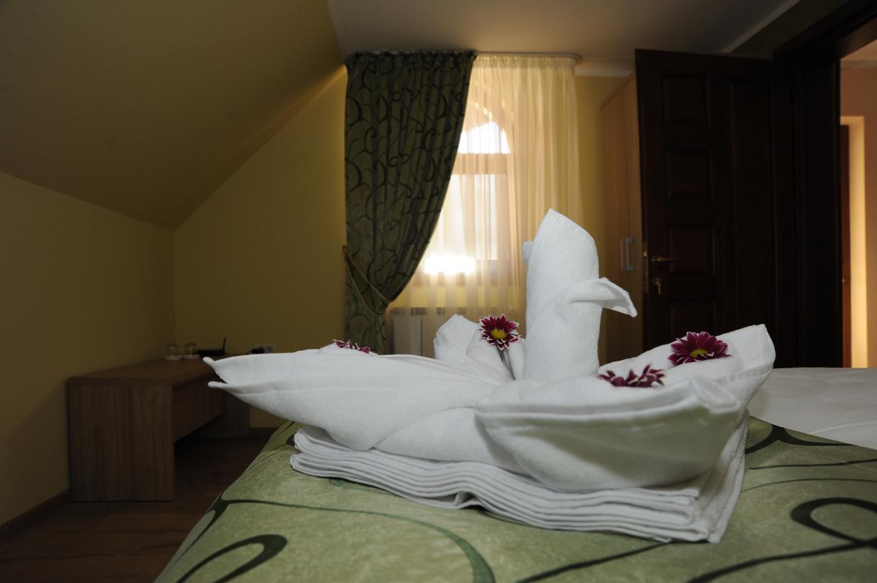 Bed and Breakfast Castelul De Smarald à Pangaracior Extérieur photo