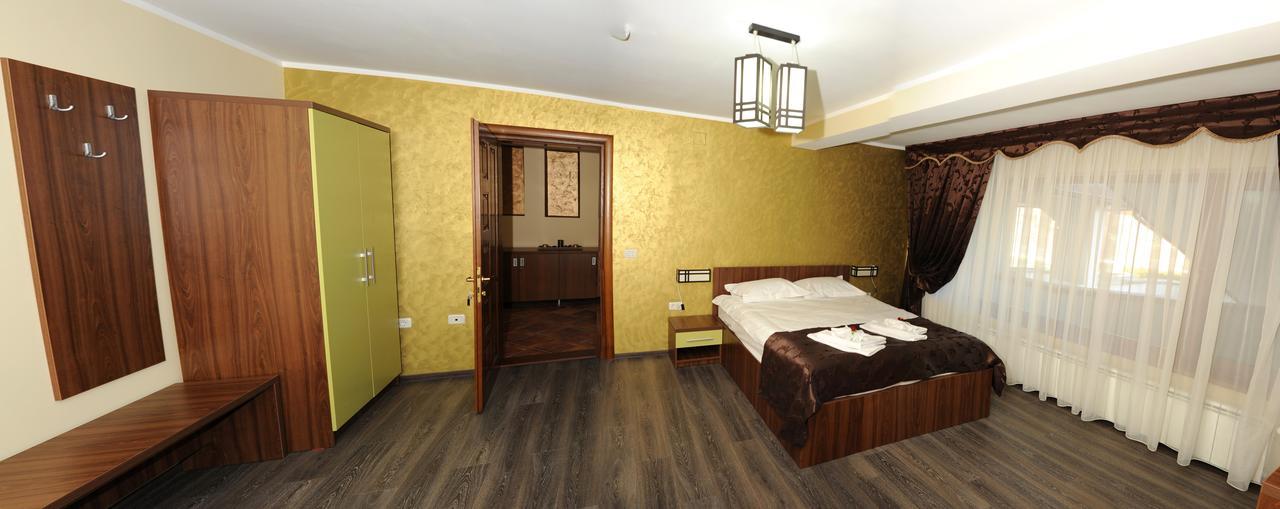Bed and Breakfast Castelul De Smarald à Pangaracior Extérieur photo